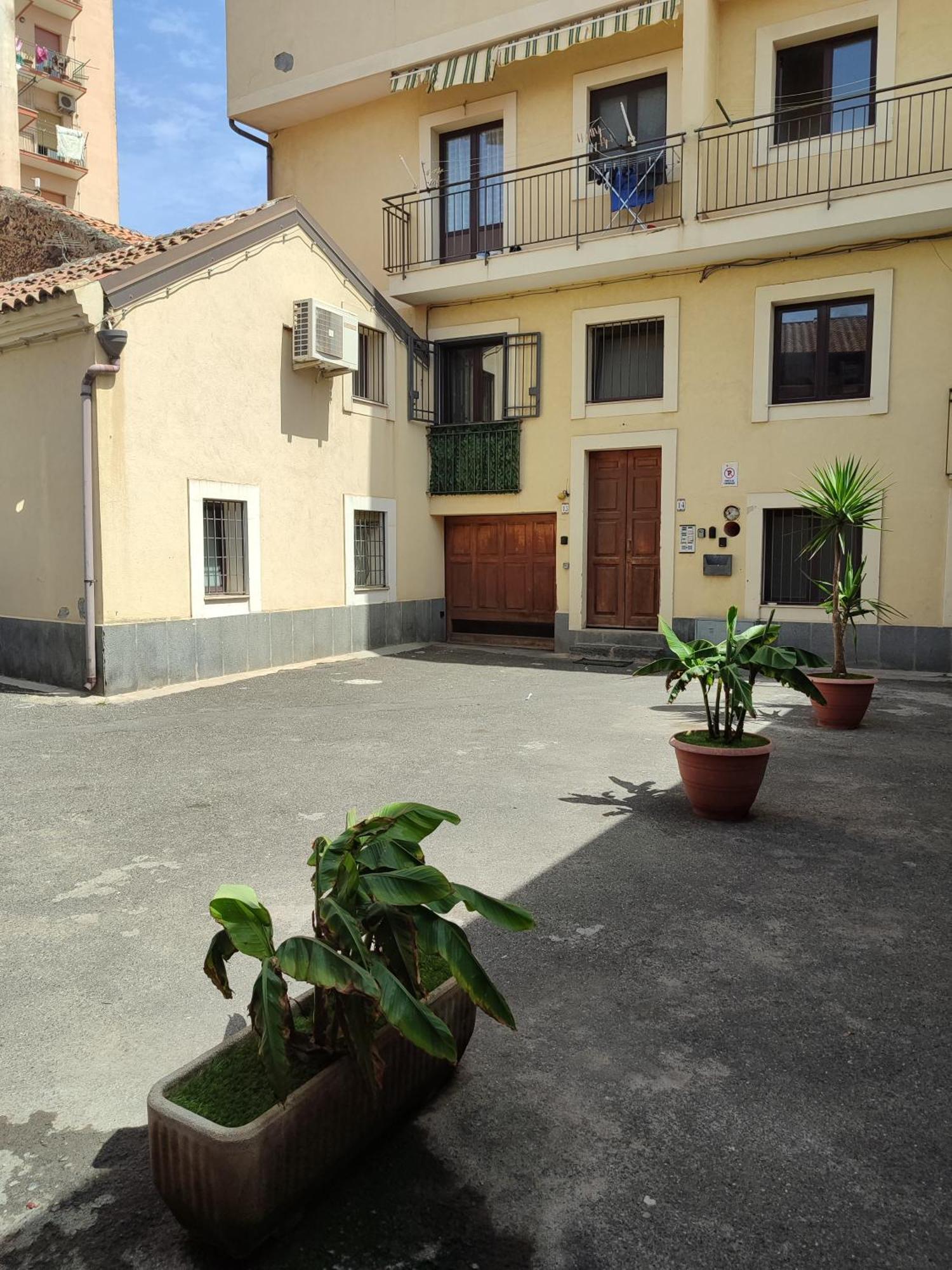 Le Case Del Cortile Катания Екстериор снимка
